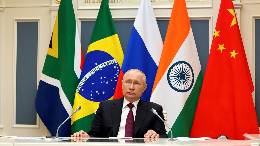 Путин: Стратешки циљеви БРИКС-а су праведан поредак и дедоларизација (ВИДЕО)