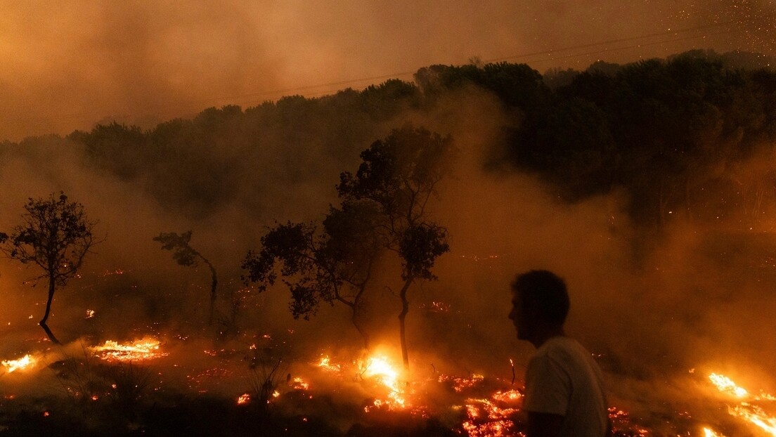 Пожари у Грчкој бесне на четири главна фронта: Парнити, Александрополис, Дадија и Беотија