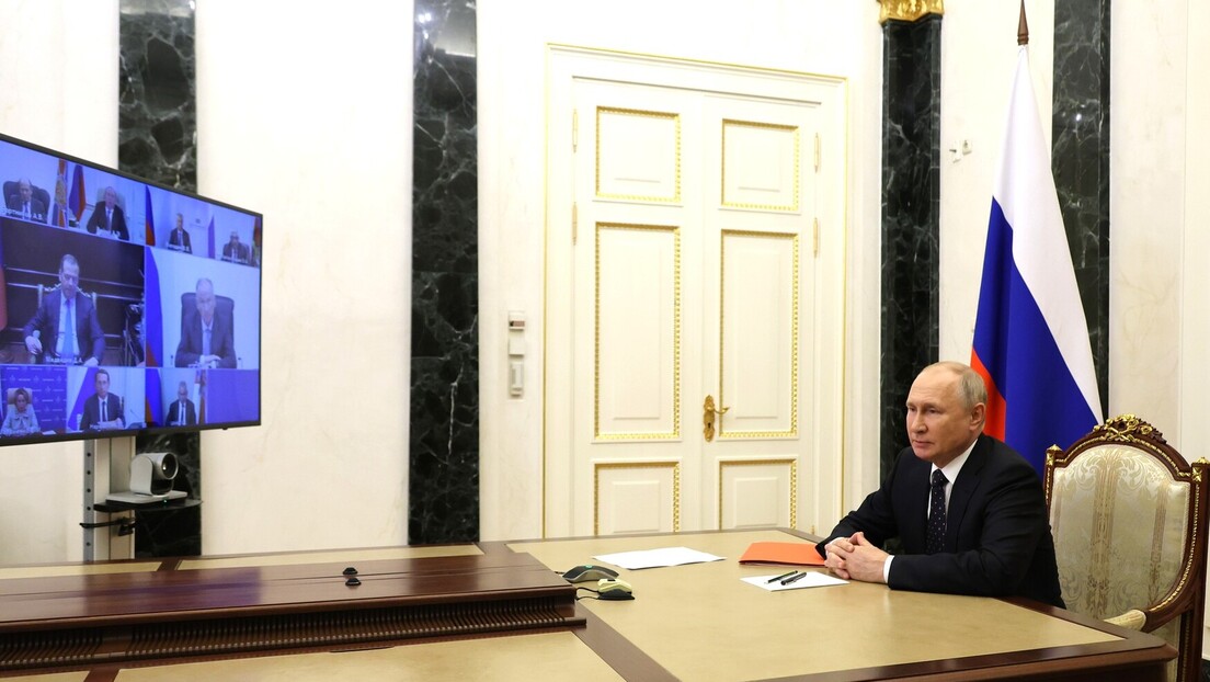 Путин са Саветом безбедности о подршци руским грађанима у иностранству