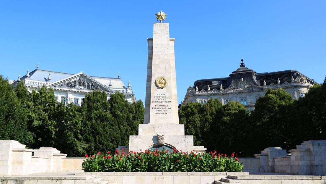 Мађарска обновила споменик совјетским војницима