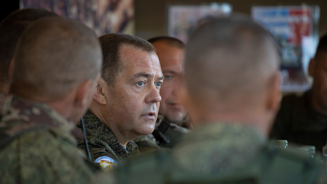 Медведев: Укључивање Русије у сукоб у Јужној Осетији спречило даље крвопролиће