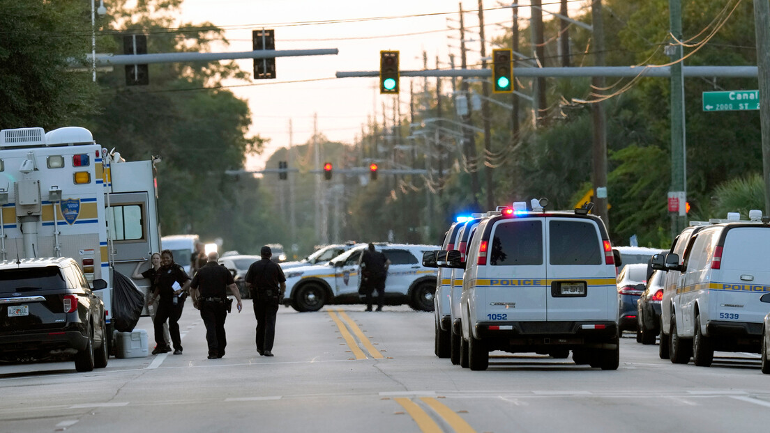 Расно мотивисан злочин на Флориди: Убица оружјем са кукастим крстовима пуцао у Афроамериканцe