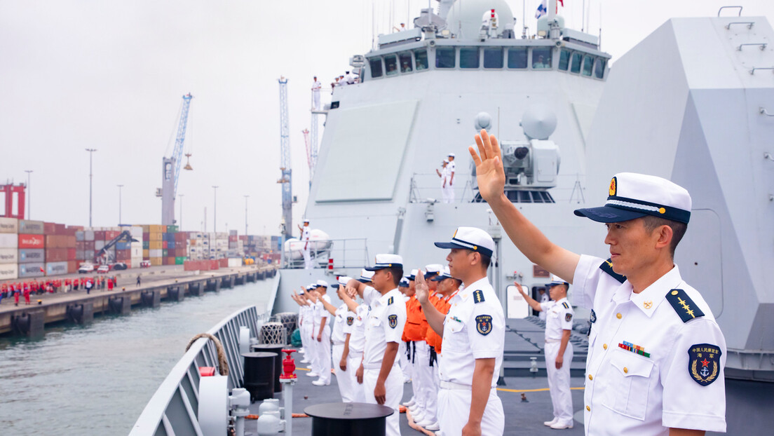 Кинеска морнарица тестирала најмоћнији електромагнетни топ на свету (ВИДЕО)