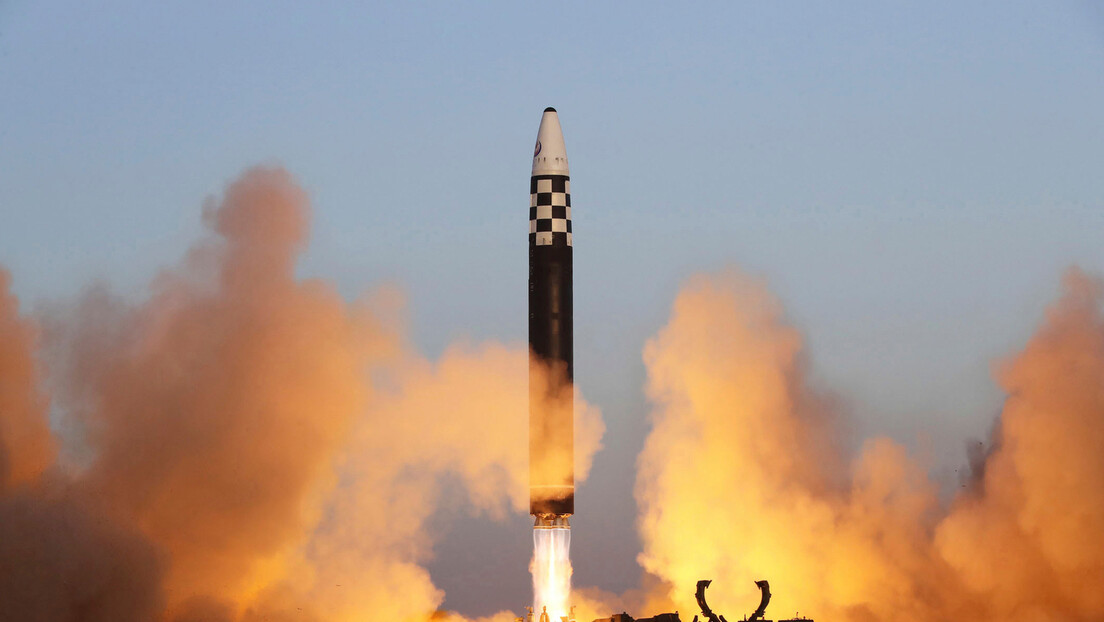 Северна Кореја испалила најмање две балистичке ракете у море