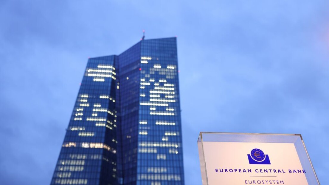 ЕЦБ на танком леду: Изгледи за раст у еврозони све слабији, а инфлација тврдоглаво висока