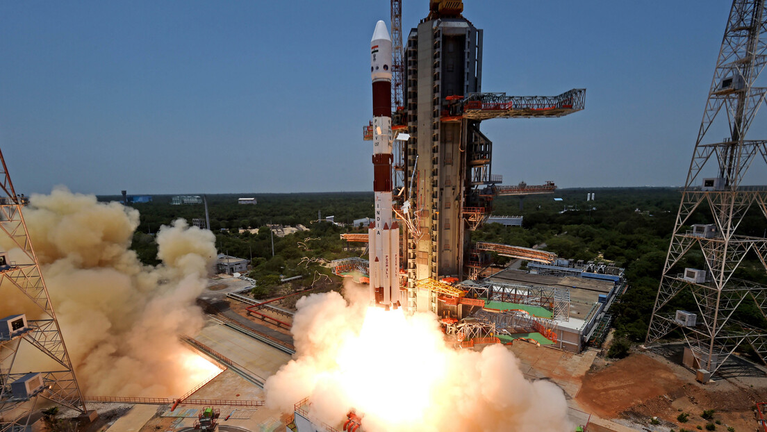 Индија лансирала ракету за проучавање Сунцa (ФОТО, ВИДЕО)