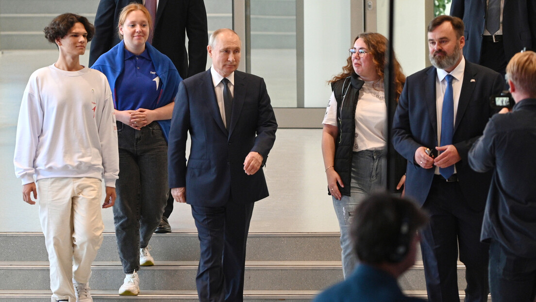 Путин: Највише средстава намењено обнови школа у сеоским срединама