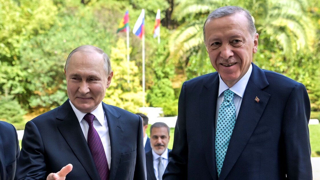 Путин показао какав је домаћин: Птичије млеко, јагње и лосос за турског председника Ердогана