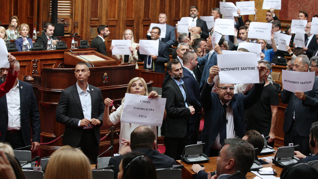 Одржано ванредно заседање Скупштине: Део проевропске опозиције уз звиждуке и повике ометао рад
