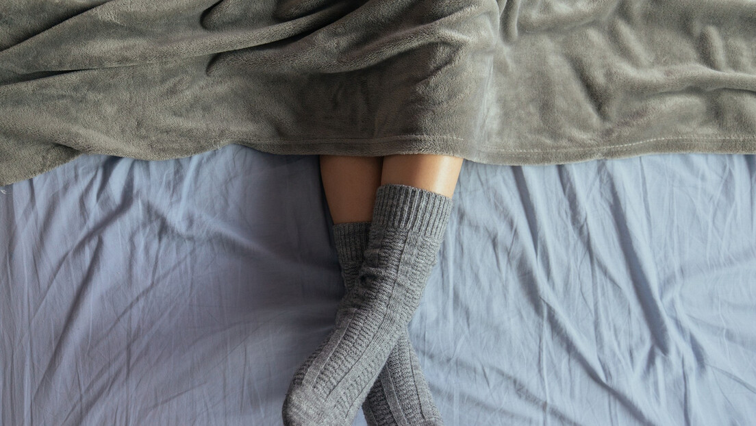 Да ли је боље да спавате у чарапама или боси