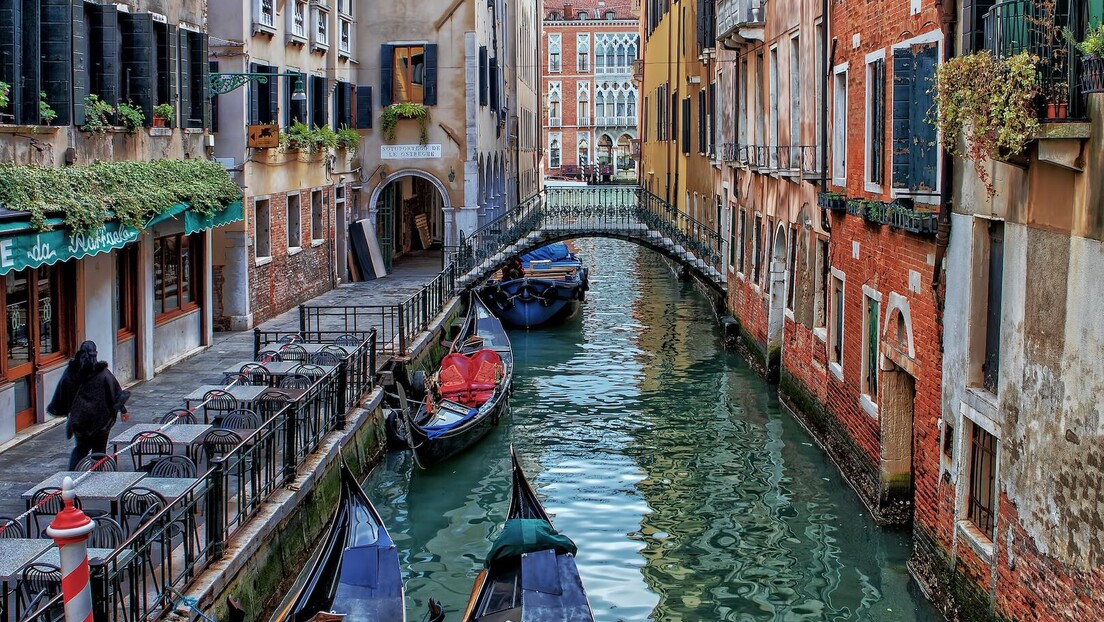 Venecija će početi da naplaćuje turistima ulaznicu od pet evra