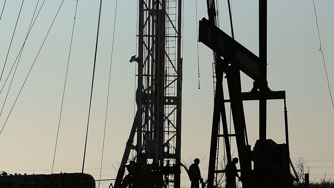 Толико од западног лимита: Нафта прешла 90 долара после најава из Русије и Саудијске Арабије