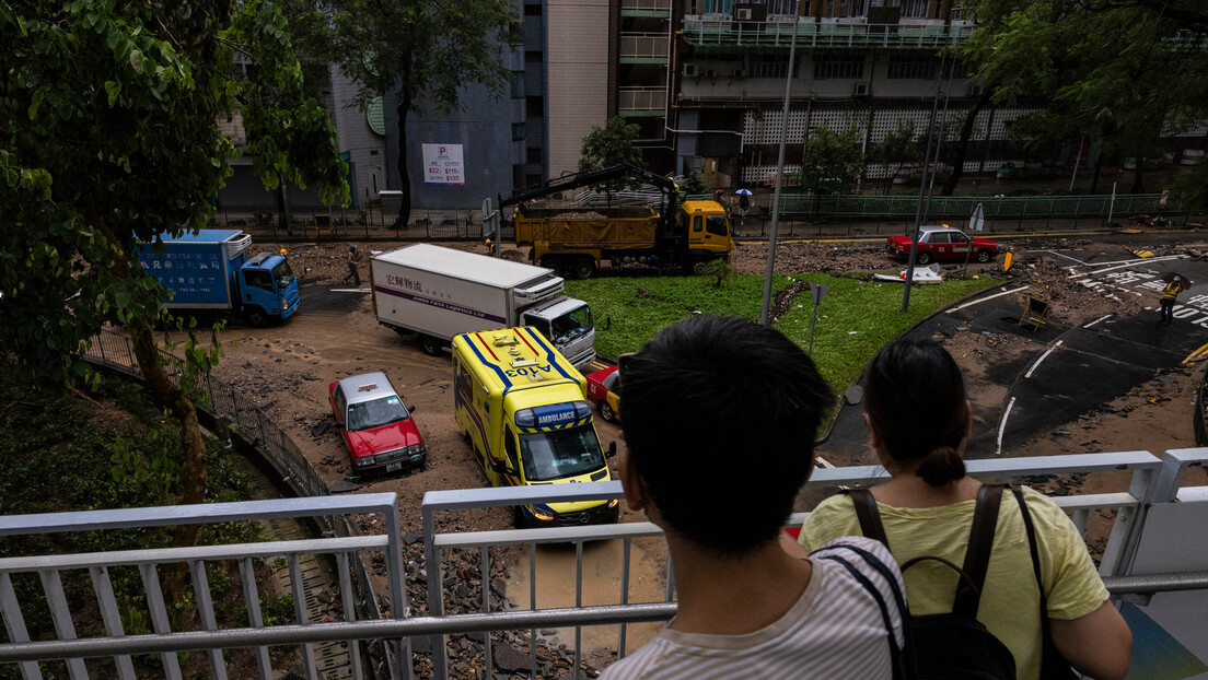 Хонгконг поплављен: Највеће падавине у последњих 140 година, издато црно упозорење