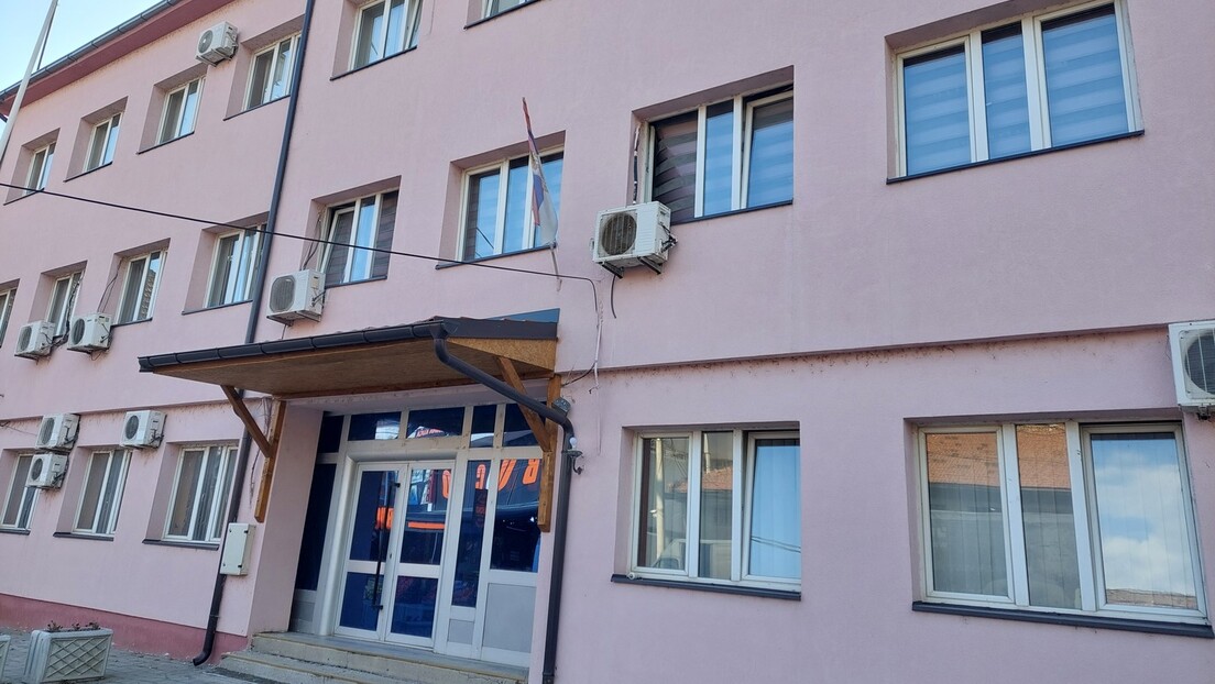 Одложен рок за исељење из зграде у којој су српске институције у Косовској Митровици