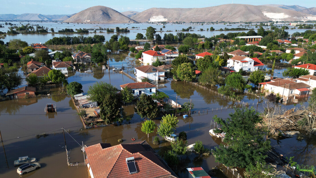 Најмање 10 мртвих у поплавама у Грчкој, српски туристи на безбедном, 11 евакуисано
