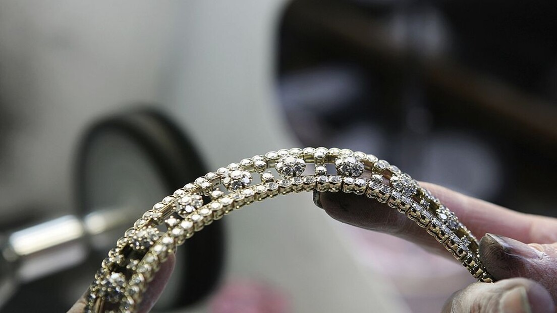 Откриће деценије: Руски дијамантски гигант "Алроса" пронашао драгуљ од 390 карата