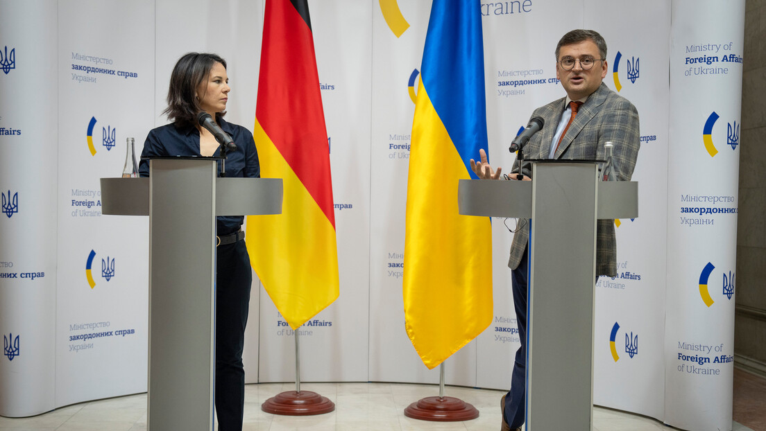 Бербок: Украјини место у ЕУ, али треба учинити више у борби против корупције
