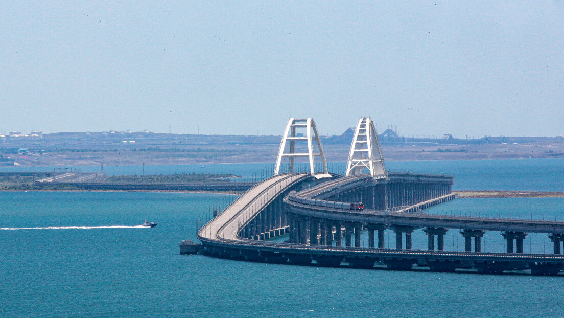Кримски мост поново ради: Лева коловозна трака обновљена пре рока (ВИДЕО)