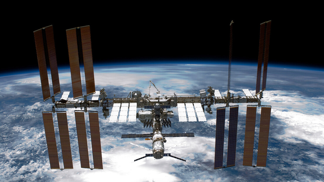 Руси и Американка заједно слетели на Међународну свемирску станицу