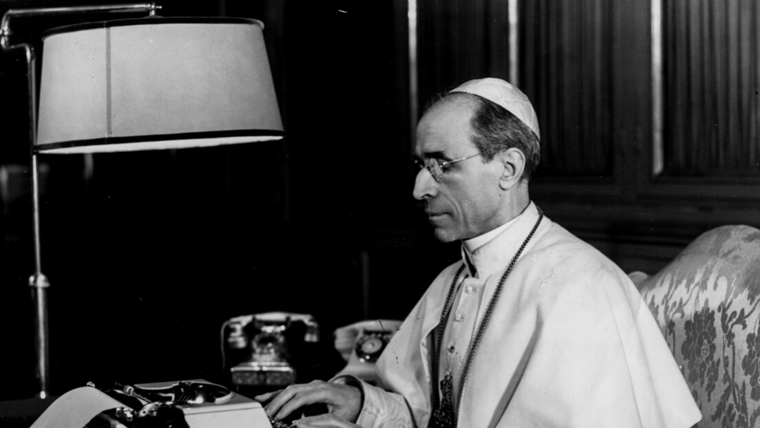 "Коријере дела сера": Папа Пије XII знао за масовна убиства Јевреја?