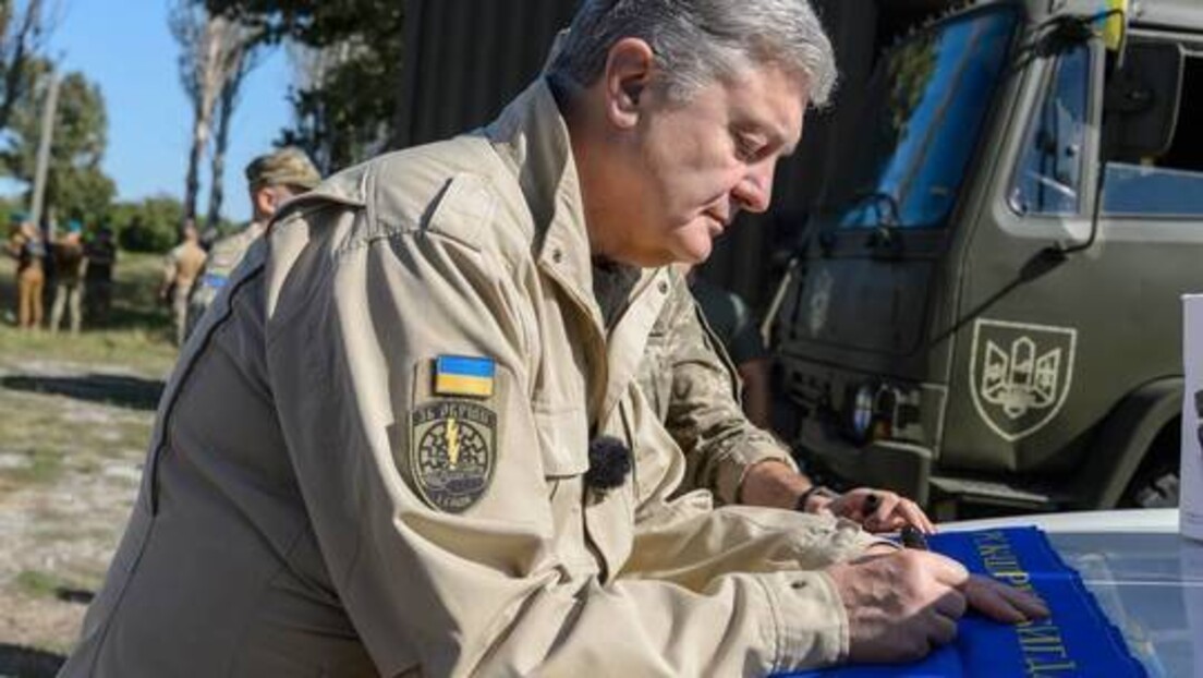 Bivši ukrajinski predsednik u uniformi s nacističkim simbolima