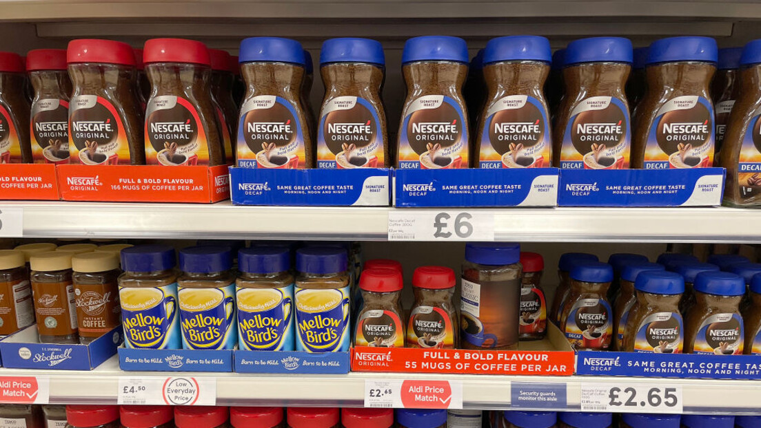 Луксузна и врло тражена роба: Супермаркет у Британији доакао крадљивцима - изложио празне тегле кафе