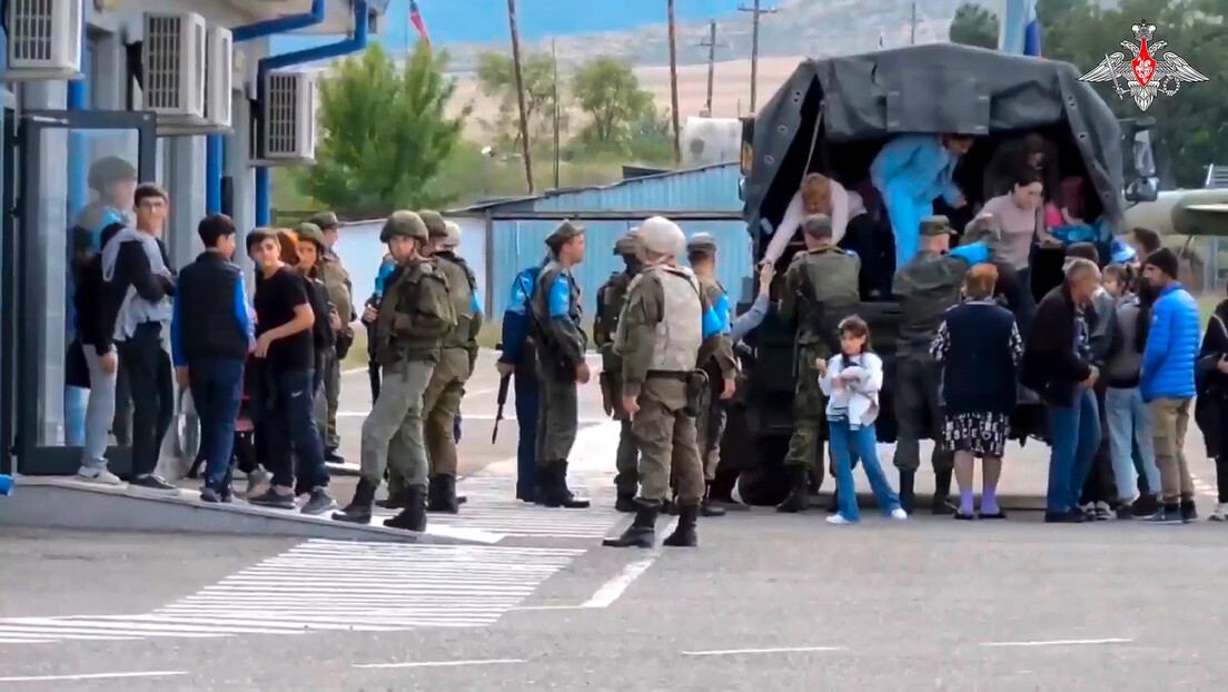 Руски мировњаци евакуисали 5.000 људи из Нагорно-Карабаха (ВИДЕО, ФОТО)