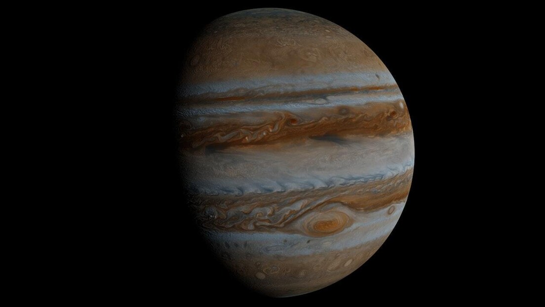 Можда ипак нисмо сами: Јупитеров сателит садржи угљеник, непходан састојак за живот