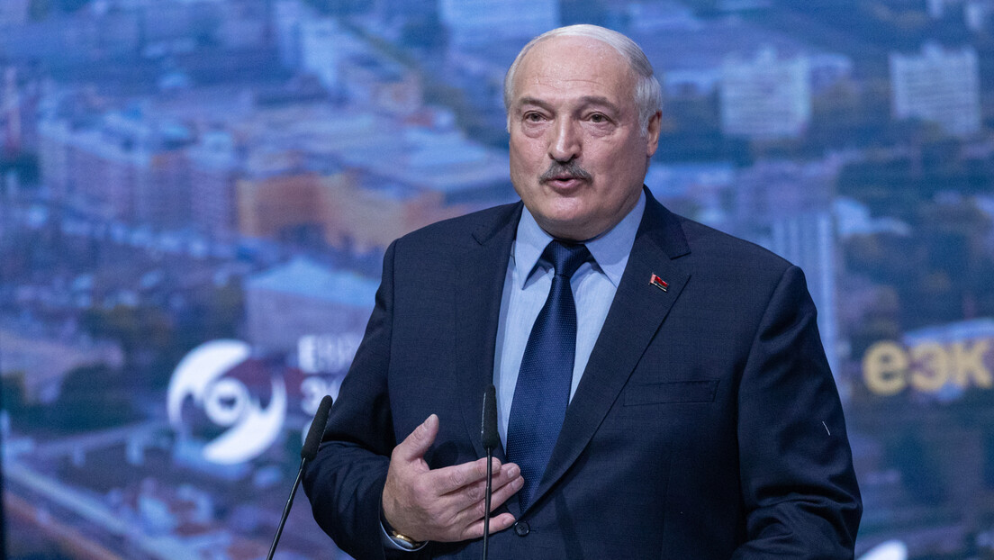 Лукашенко: САД дале Пољској зелено светло да "шутне" Зеленског