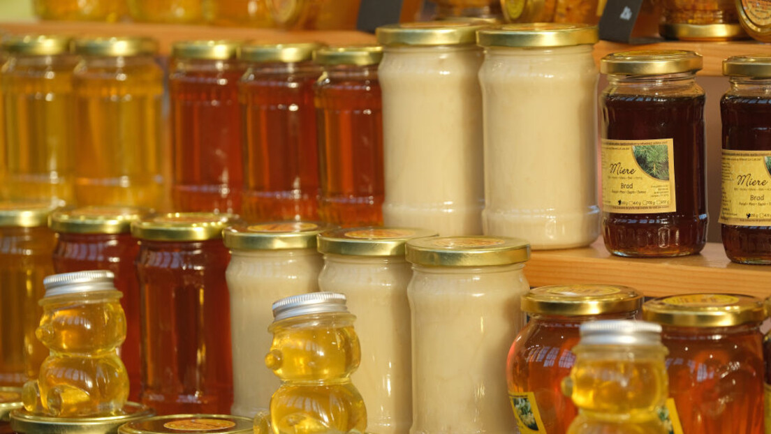 РТ Балкан истражује: Ко зарађује на лажном меду науштрб купца, трговца, државе и пчелара?