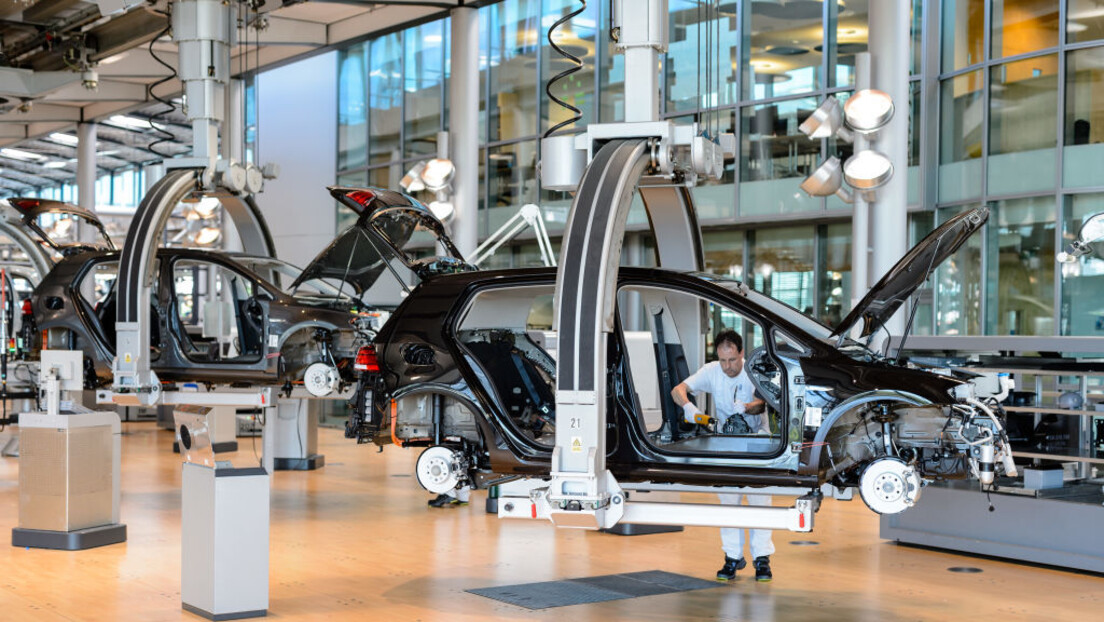 Пад продаје квари расположење немачким извозницима: Скептични и произвођачи аутомобила