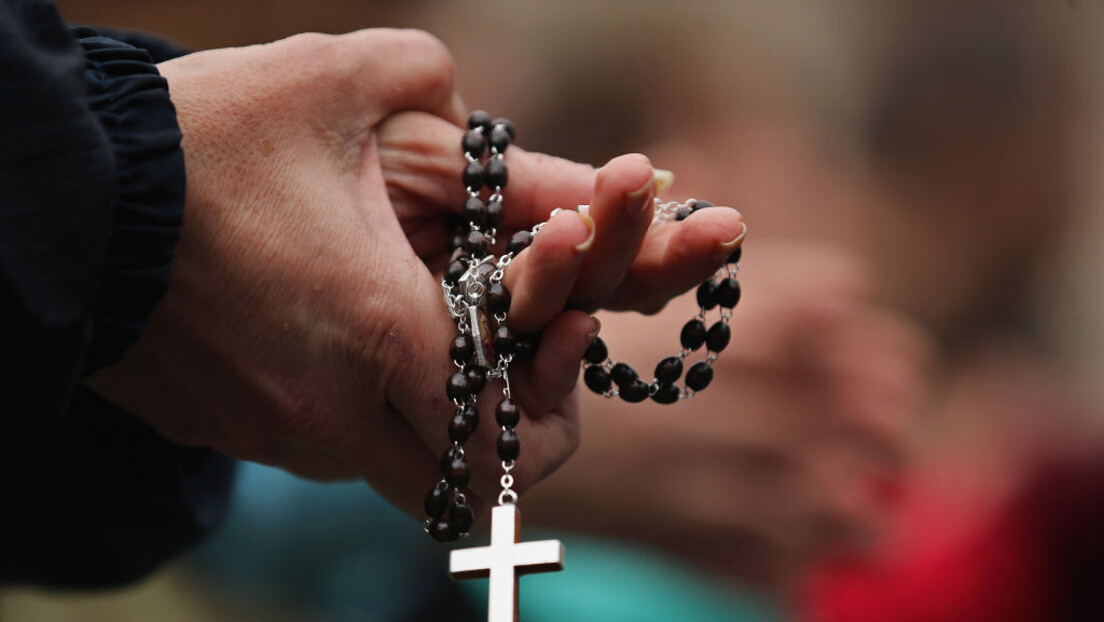 Katolička gej orgija u Poljskoj: Sveštenici uzimali pilule za erekciju, žigolo kolabirao