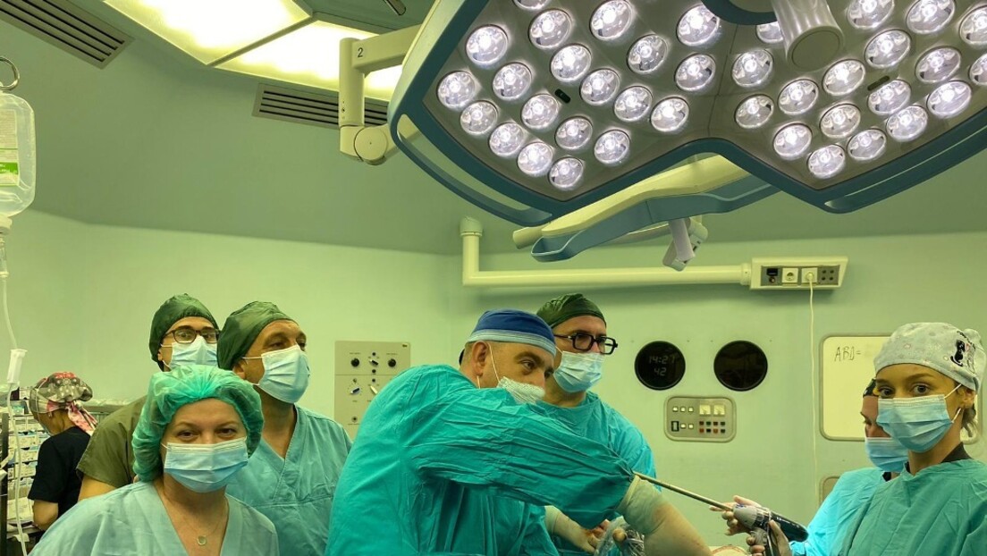 Хирурзи ВМА први пут користили роботски скаплерски уређај за операцију плућа