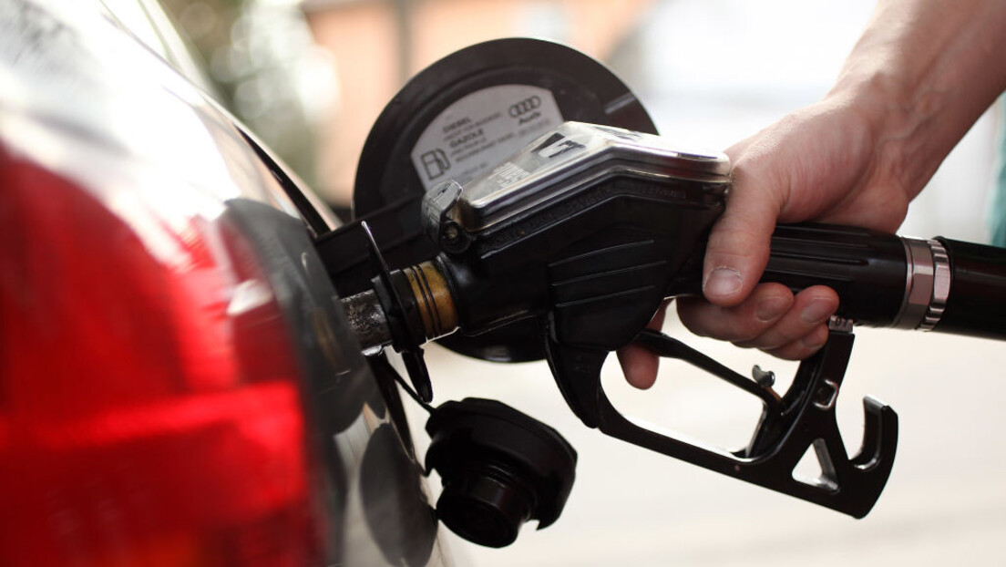 Опет поскупео дизел: Како се кретала цена горива од почетка године?