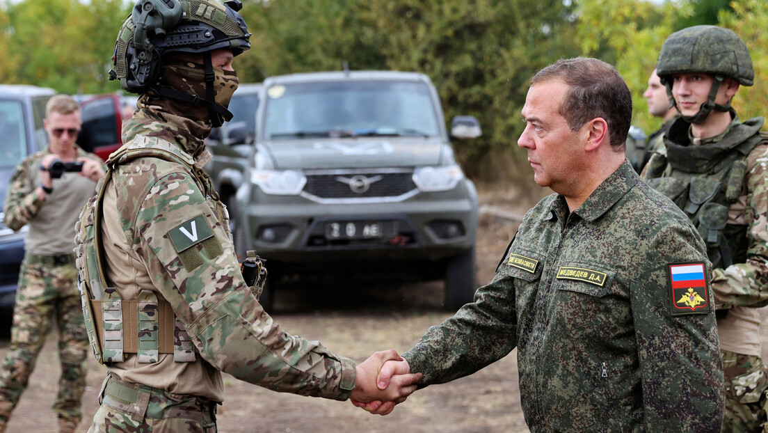 Медведев: Модернизујемо војну опрему, све до коначне победе Русије (ВИДЕО)