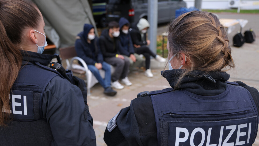 Шолц: Превише избеглица хрли у Немачку, неопходна контрола