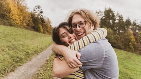 Zagrljaj kao lek - koje su značajne prednosti grljenja