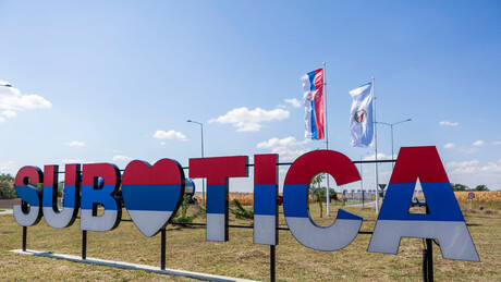 Uništen natpis "Subotica" na mađarskom: Ko svađa komšije i podstiče nacionalnu mržnju?