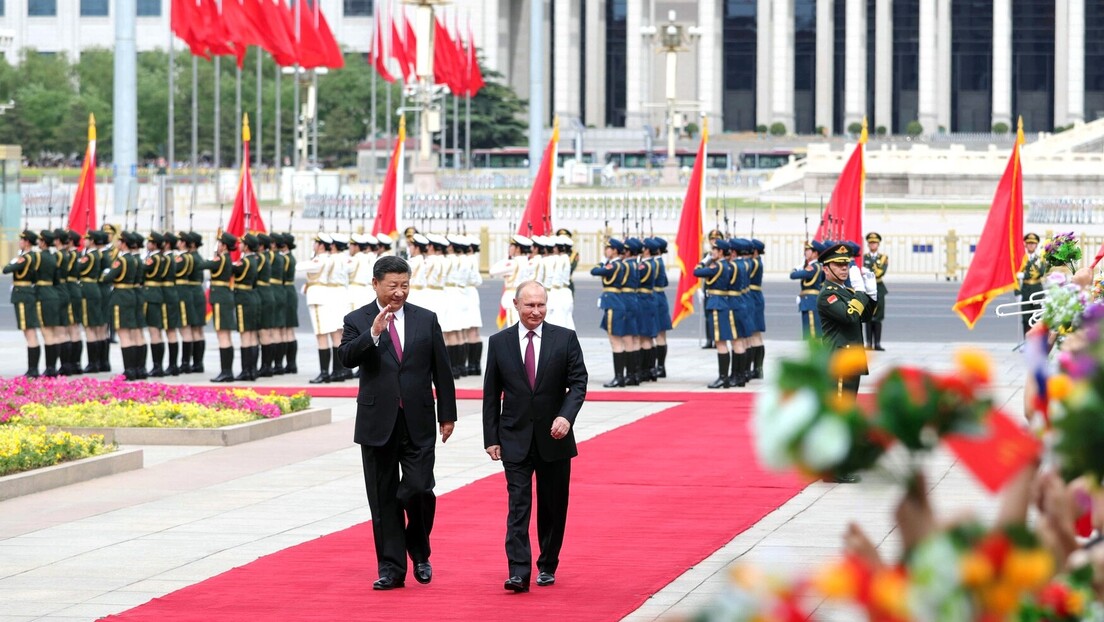 Путин честитао Си Ђинпингу Дан НР Кине: Доносимо стабилност широм света