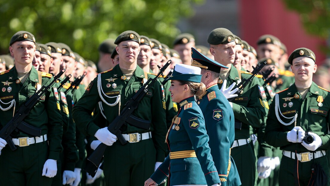 Путин честитао Дан копнених снага: Чувамо наслеђе славне руске војске