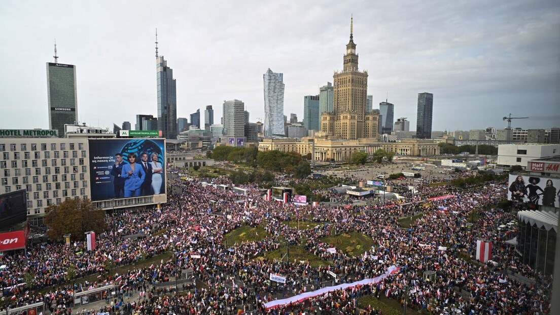 Протести опозиције у Пољској: Десетине хиљада људи на улицама, уједињени против власти