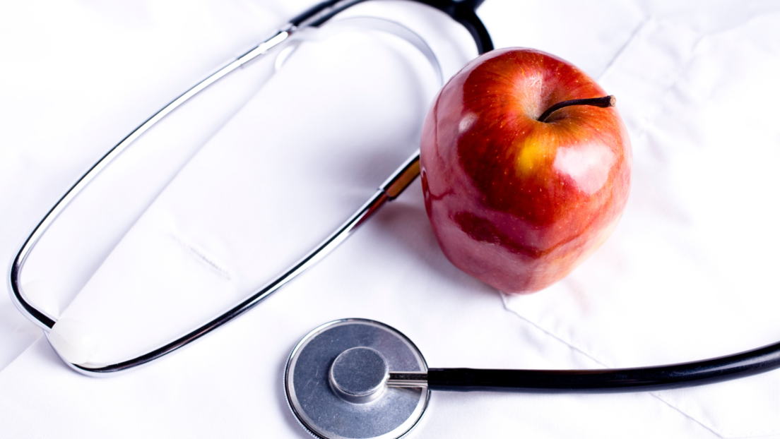 "Једна јабука на дан, доктор из куће ван" и други митови и истине о навикама и исхрани