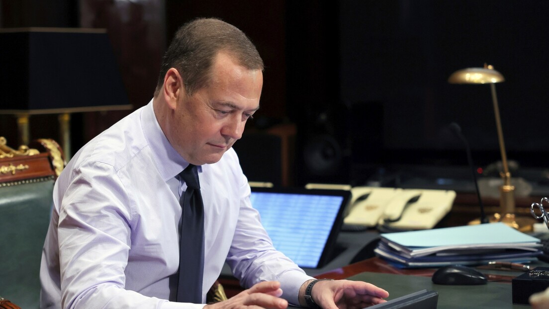 Medvedev čestitao Dodiku reizbor na mesto predsednika SNSD
