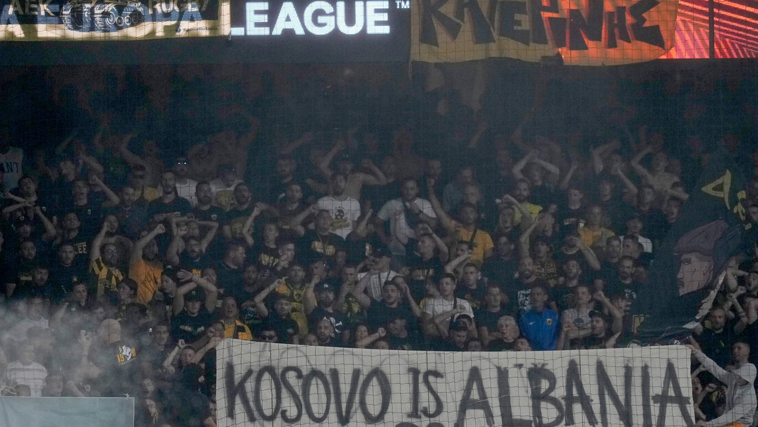 Нови скандал навијача АЕК-а: Истакли транспарент "Косово је Албанија"