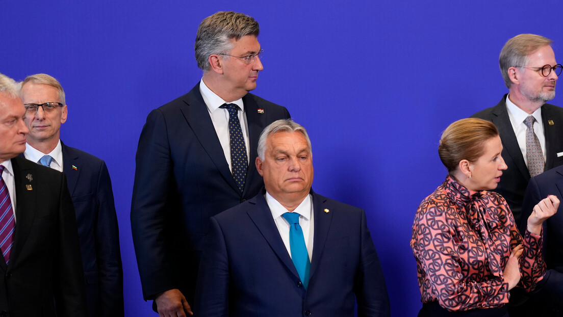 Орбан: Нећемо прихватити мигрантске квоте; Маск: Паметно