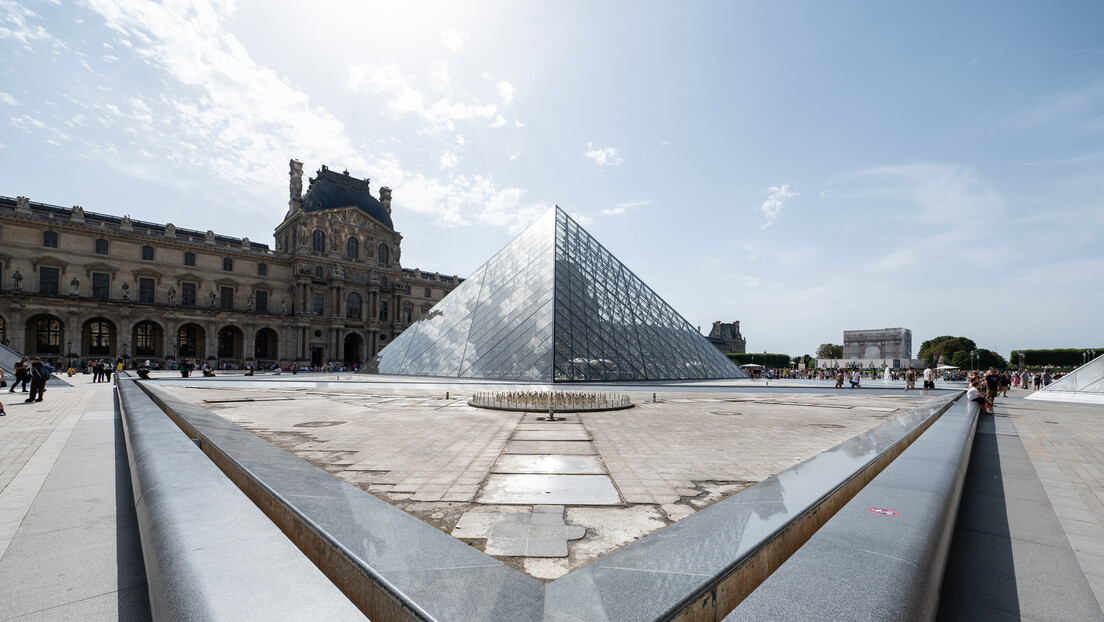 Паника у Лувру: Музеј затворен за јавност