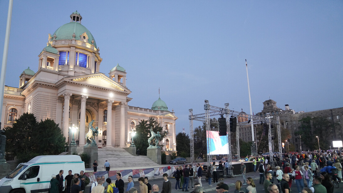 Одржан протест "Србија против насиља": Шетња завршена испред Јавног тужилаштва (ФОТО)