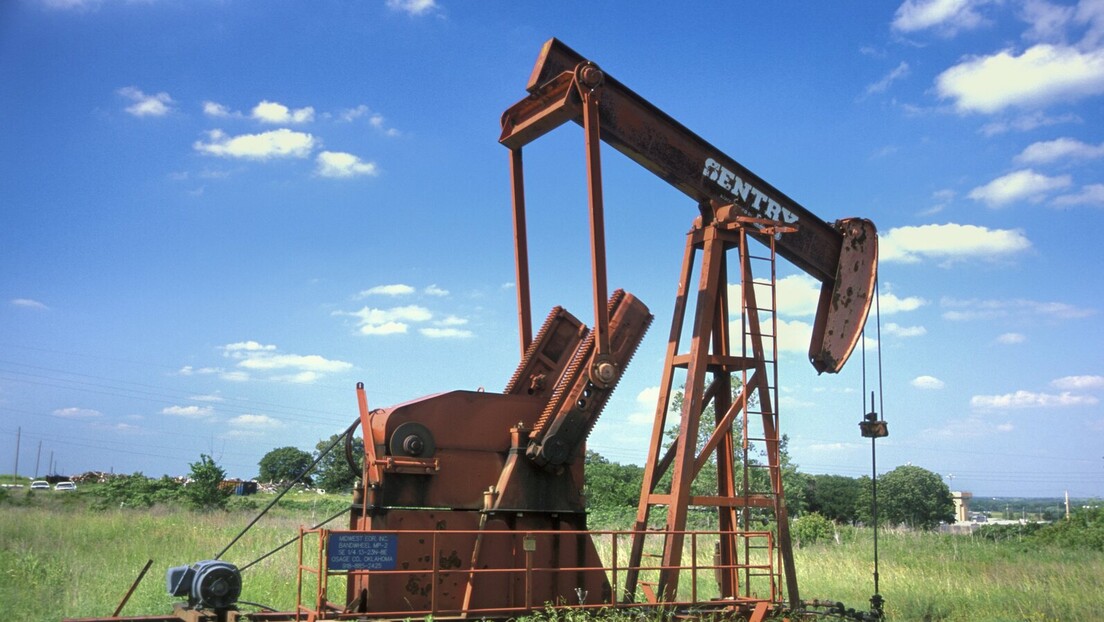 "Блумберг": Влада САД мора под хитно да попуни своје опасно ниске стратешке резерве нафте