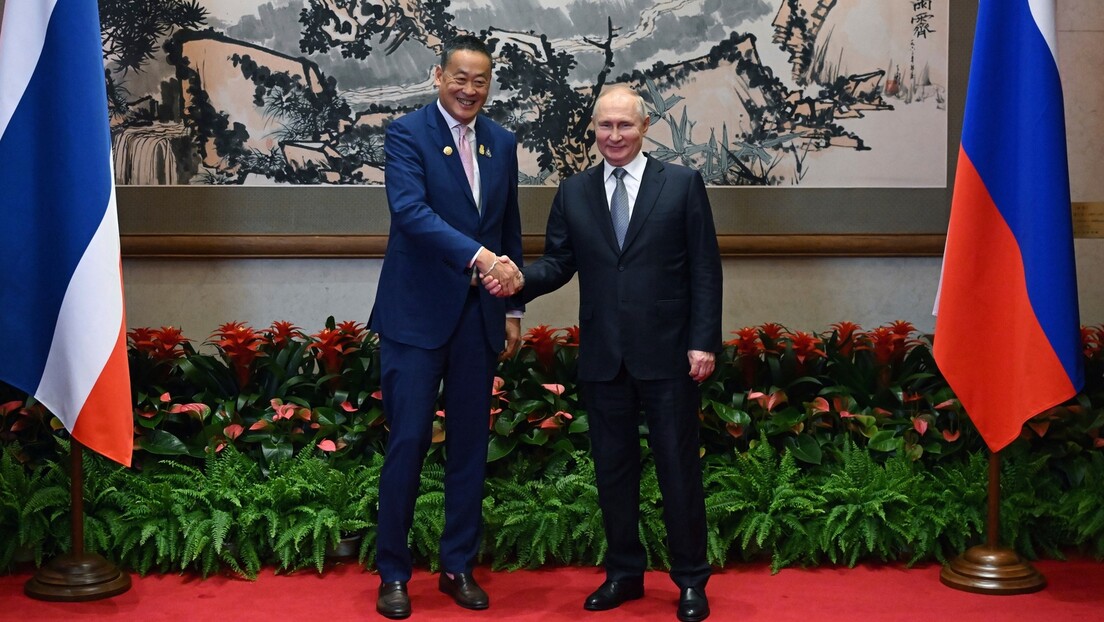 Путин с премијером Тајланда у Пекингу: Међусобно поштовање увек било основа наших односа (ВИДЕО)