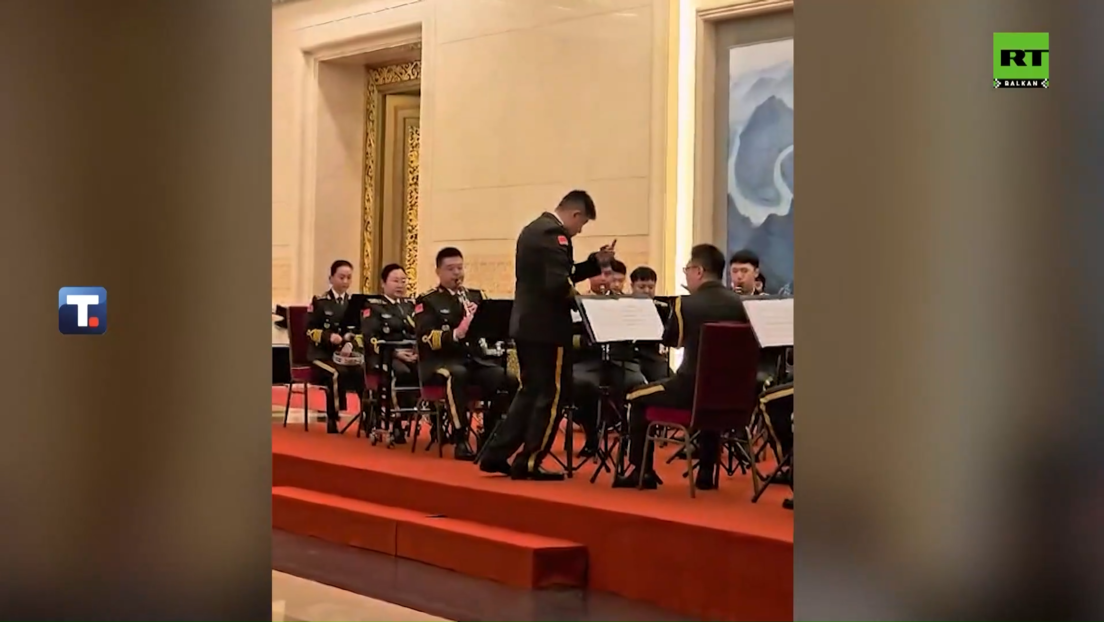 Кинески оркестар свирао Вучићу "Осам тамбураша"